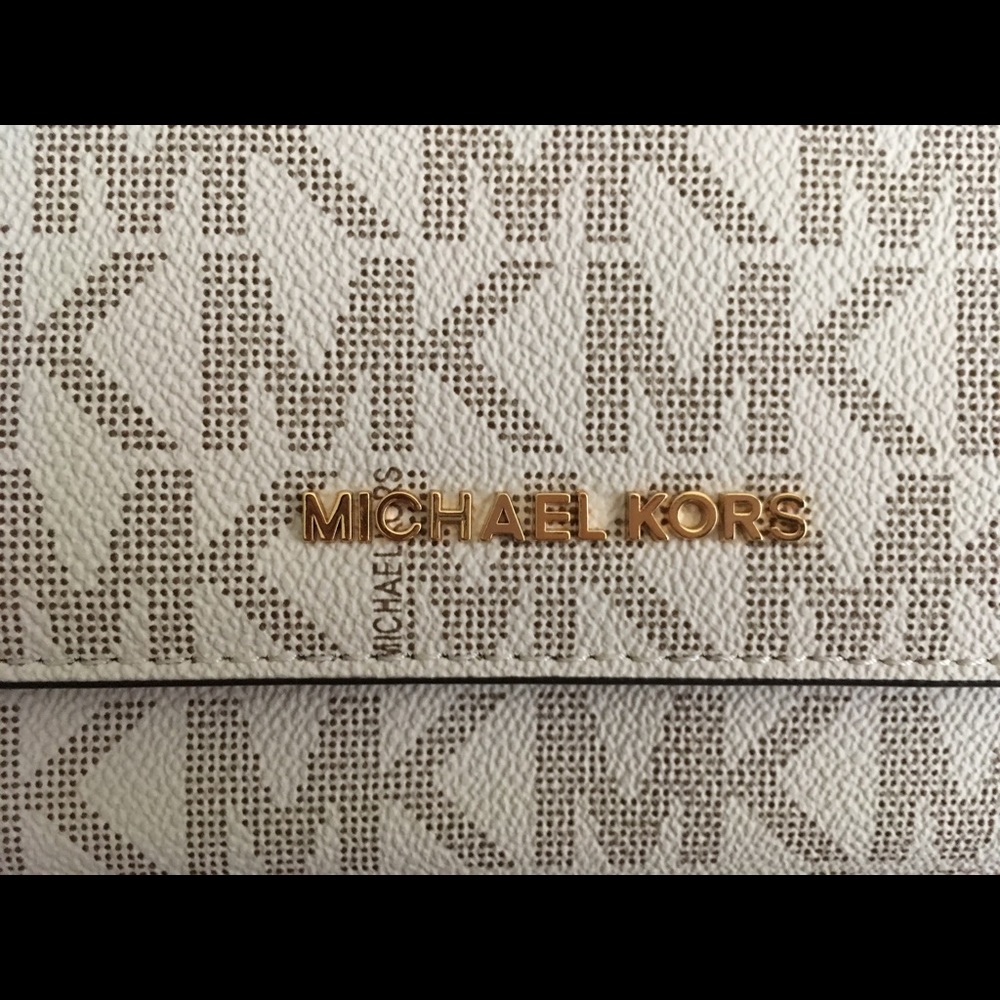 ***SOLD***NEW Michael Kors Crossbody Bag - Picture 3 of 8